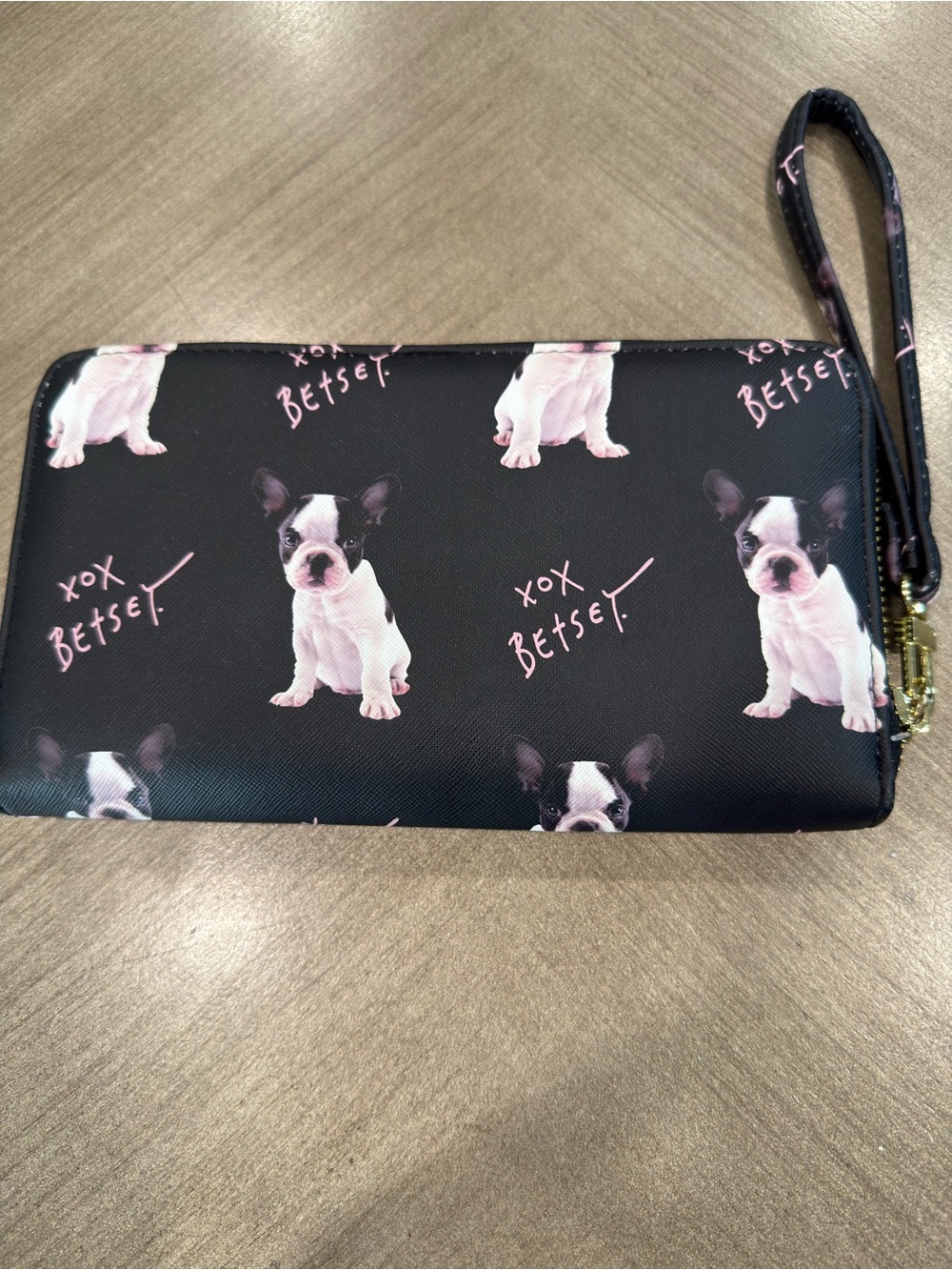 Betsey Johnson French Bull Dog Wristlet Wallet Gold Logo Bar removable strap - Picture 2 of 7